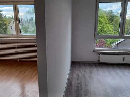 Helle 3-Zimmer-DG-Wohnung in zentraler beliebter Wohnlage