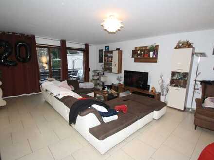 myHome-Immobilien / Großzügige 3,5 Zi-TRAUM-Wohnung + Kamin+Terrasse+riesigen Garten+Gartenteich