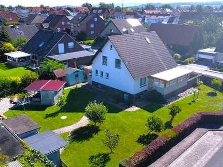Attraktives Ein-/Zweifamilienhaus mit schönem Garten in familiärer Lage von Lindhorst