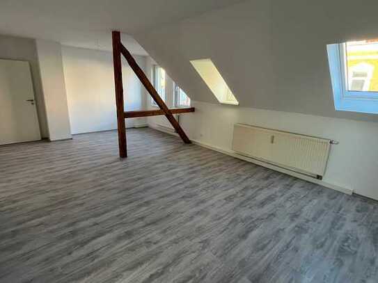 !!! Erstbezug nach Komplettsanierung !!! 4-Zi.-DG-Whg. mit Wohn-/Esszimmer