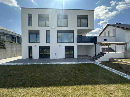Neubau Villa "Bauhaus-Stil" Baujahr 2021 Top Ausstattung - Einlieger- (Büro/Wohnung) Smart-Home-Haus