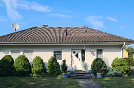 Erstbezug nach Sanierung: 3,5-Zimmer-Bungalowhaus mit geh. Innenausstattung und EBK