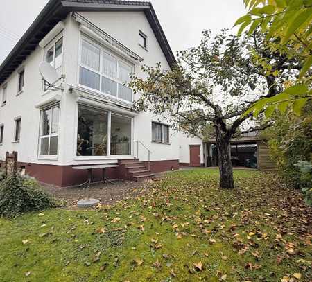 Attraktives Zweifamilienhaus mit viel Potenzial - Ideal für Familien und Investoren