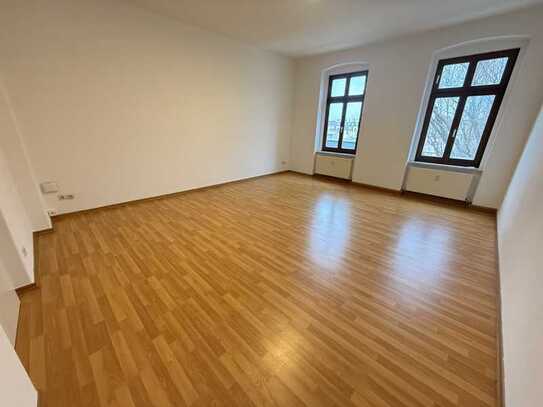 Großzügige 2-Raumwohnung mit Tageslichtbad & großem Balkon, in zentraler Lage!