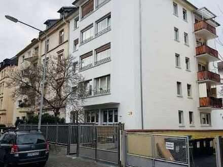 Tolle Kapitalanlage, schön geschnittene 3 Zimmerwohnung in Sachenhausen mit Balkon.