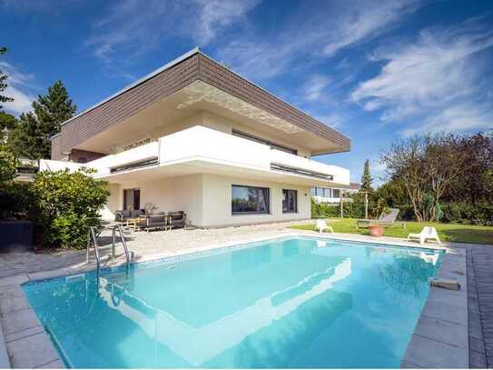 Sanierte Bauhaus - Villa mit möglicher ELW und tollem Pool + gr Garage in exponierter Lage