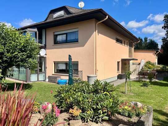 🍀🏡Mehrfamilienhaus oder Eigenheim / 3 Wohnungen Garten / Wintergarten / Terrasse / Garage