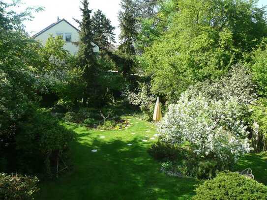 Zweifamilienhaus mit wunderschönen Garten