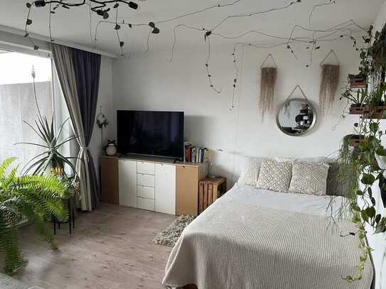Helle 1-Zimmer-Wohnung mit großem Balkon, Nachmieter gesucht