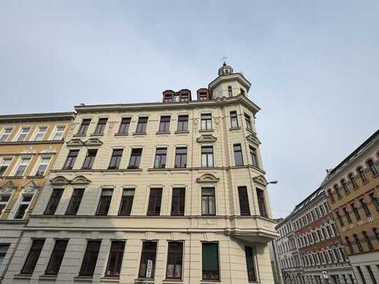 "FREI-werdende 4-Zimmer-Dachgeschosswohnung mit Loggia und Turmzimmer in Leipzig"