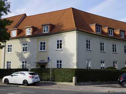 Junge Pärchen aufgepasst! (kleine) 4 Zimmer-Dachgeschoss-Wohnung im Süden