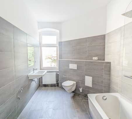 Lichtdurchflutete Etagen-Wohnung mit Einbauküche und schönem Tageslicht-Bad!