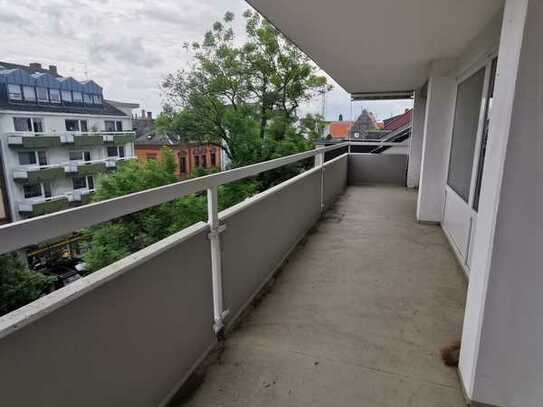 Großzügige 3ZKB Wohnung in zentraler Lage mit Balkon und Einbauküche