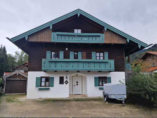 Freundliche 6-Zimmer-Doppelhaushälfte in Bad Heilbrunn mit viel Potential