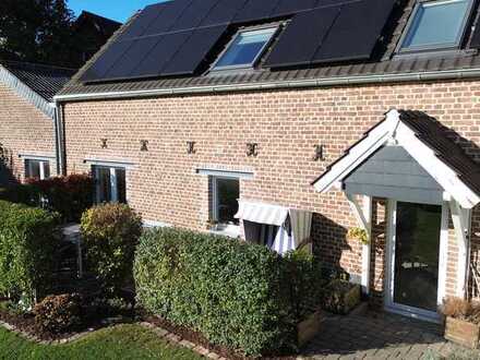 Barrierefreie, moderne und teilmöblierte EG Wohnung mit Sonnenterrasse in kleinem Gutshof