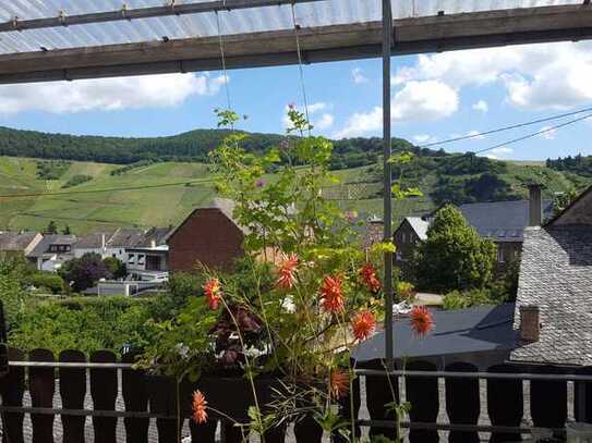 Attraktive und vollständig renovierte 5-Raum-Wohnung mit Balkon in Piesport