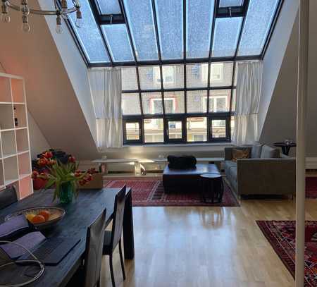 Traumhafte 3-Zimmer-Dachgeschosswohnung mit großer Terrasse in München Schwabing-West