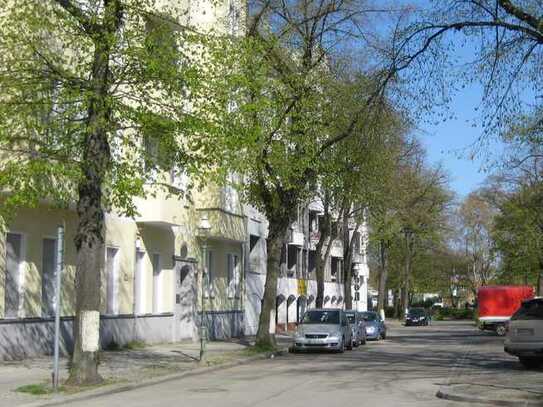 Gepflegte Außenstellplätze in der Friedrichstraße 4-5 zu vermieten