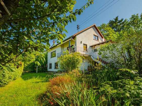 Freistehendes Wohnhaus mit Einliegerwohnung in begehrter Hanglage in Leimen mit Garage und Garten