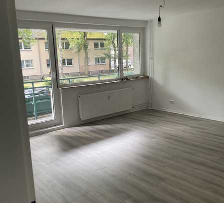 Sehr schöne komplett sanierte 2 Zimmer Wohnung mit Balkon in Gelsenkirchen zu vermieten!!!