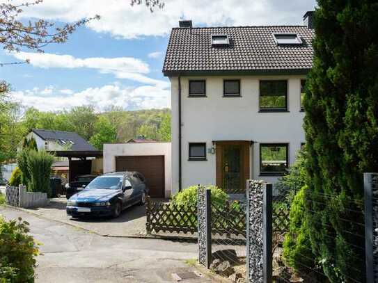 Doppelhaushälfte mit viel Potenzial in Arnsberg-Neheim (Moosfelde) zu verkaufen!