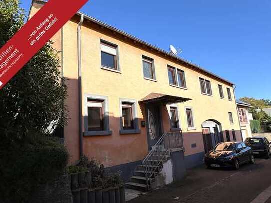 Ein- bis Zweifamilienhaus in schöner Lage mit kleinem Garten/Terrasse