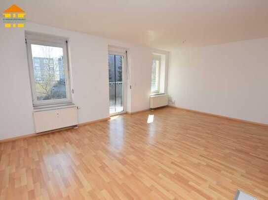 *3 Zimmer mit Balkon, EBK & Stellplatz in Chemnitz - Bernsdorf*