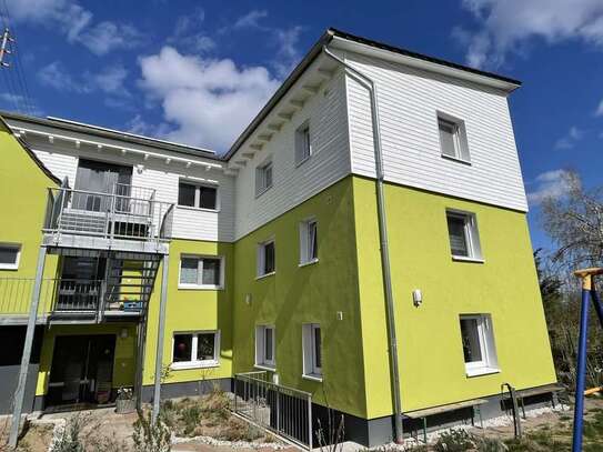 Wunderschöne hochenergieeffiziente 3ZiK2B Dachgeschosswohnung mit Ausblick, Balkon und Gartenanteil