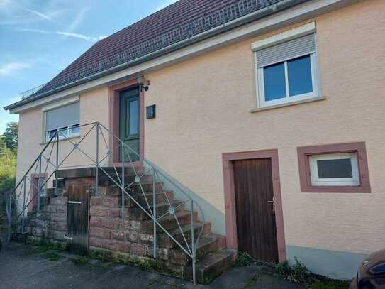 Landleben - Einfamilienhaus mit Wirtschaftsgebäude und Garten