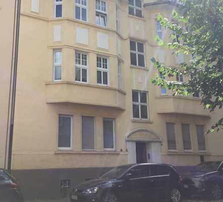 2,5 Zi-Wohnung mit Balkon* Altbau* Ruheoase in zentraler Lage