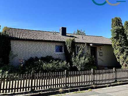 Gemütlicher Bungalow in beliebter zentraler Wohnlage von Nienburg / Doppelgarage / Wintergarten
