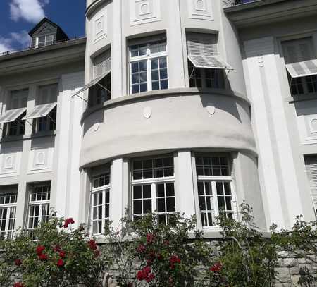 Schöne, lichtdurchflutete Dachgeschosswohnung in Jugendstilvilla in Bad Homburg