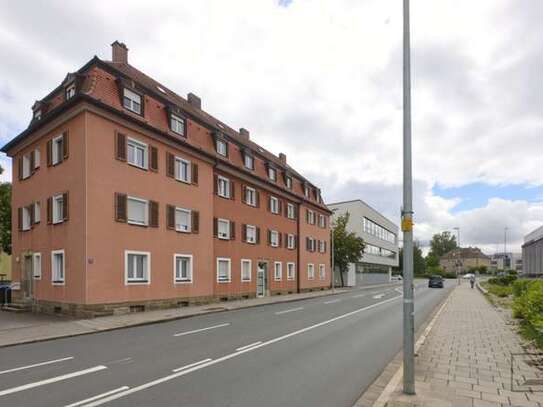 2-Zimmer-Wohnung mit Altbau-Flair, Balkon und Stellplatz in zentraler Bayreuther Lage!