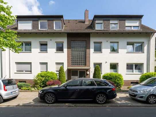 (Reserviert) Gepflegtes Mehrfamilienhaus (6 WHG) mit Garagen und Garten