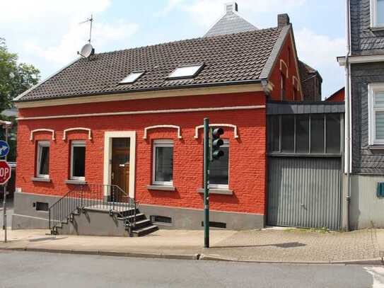 Helle Dachgeschosswohnung in ruhigem Zweifamilienhaus