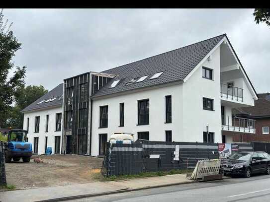 Neuwertige Wohnung mit drei Zimmern sowie Balkon und Einbauküche in Essen