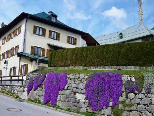 Berchtesgaden, Doktorberg: Historisches Wohngebäude mit sonnigem Gartengrundstück