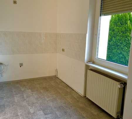 Attraktive und vollständig renovierte 2-Raum-Hochparterre-Wohnung in Teutschenthal