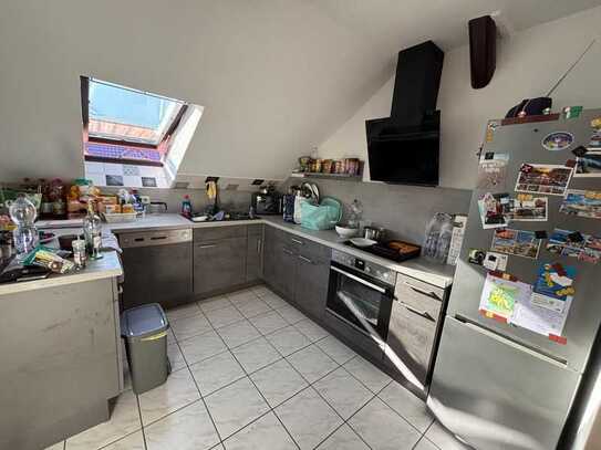 Gut geschnitten, Gartennutzung, EBK zur Ablöse - schicke 4-Zimmerwohnung im Dachgeschoss!