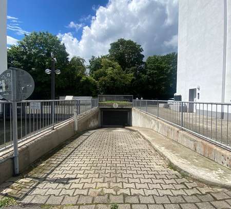 FRANKFURT-DORNBUSCH: Duplex Stellplatz in der Tiefgarage zu vermieten!