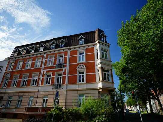 Besonders schöne und herrlich großzügige 3-Zimmer-Wohnung mit separatem Balkon in beliebter Lage!