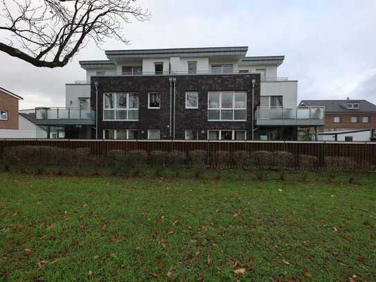 Exklusive 2,5-Zimmer Wohnung im Erdgeschoss mit Garten und Carport