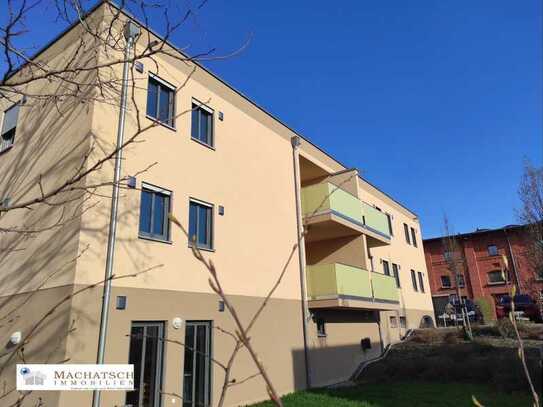 Erstbezug mit Terrasse, Fussbodenheizung, Badewanne, Dusche u.a.