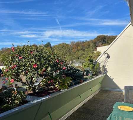 Attraktive und modernisierte 2-Raum-Terrassenwohnung mit Balkon und Einbauküche in Bergisch Gladbach