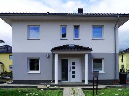 Neubau Stadtvilla - Aktionshaus- in Berlin Kaulsdorf. Angebotspreis für Aktionshaus und Grundstück.