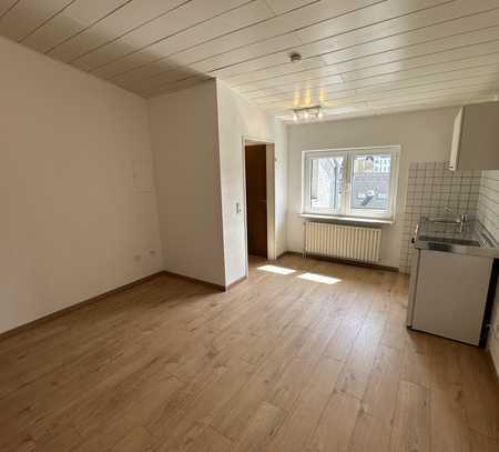 Stilvolle, modernisierte 1-Zimmer-Wohnung mit Einbauküche in Uni/Nähe-Aachen