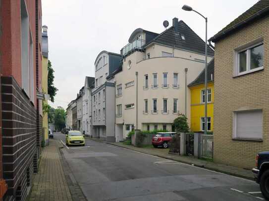 4-Zimmer-Wohnung mit Balkon und EBK in Hilden citynah