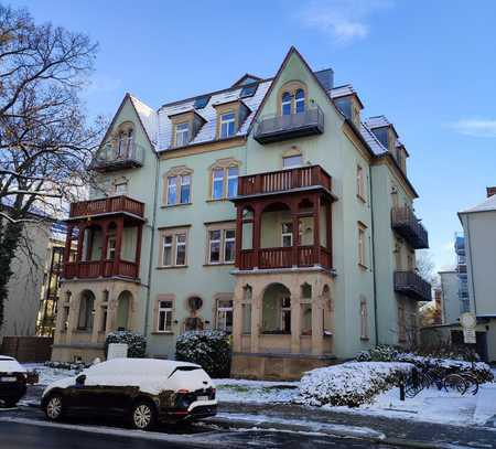 Attraktive und gepflegte 2-Raum-Wohnung mit Balkon und Einbauküche in Dresden