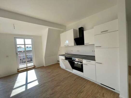 VIEWING: NEW ROOFTOP APARTMENT WITH FITTED KITCHEN AND TERRACE - 150 METERS TO THE SPREE!