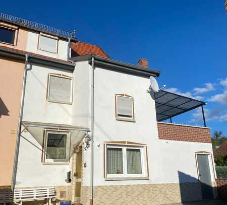 Gemütliche Doppelhaushälfte mit Dachterrasse und großem Gartengrundstück